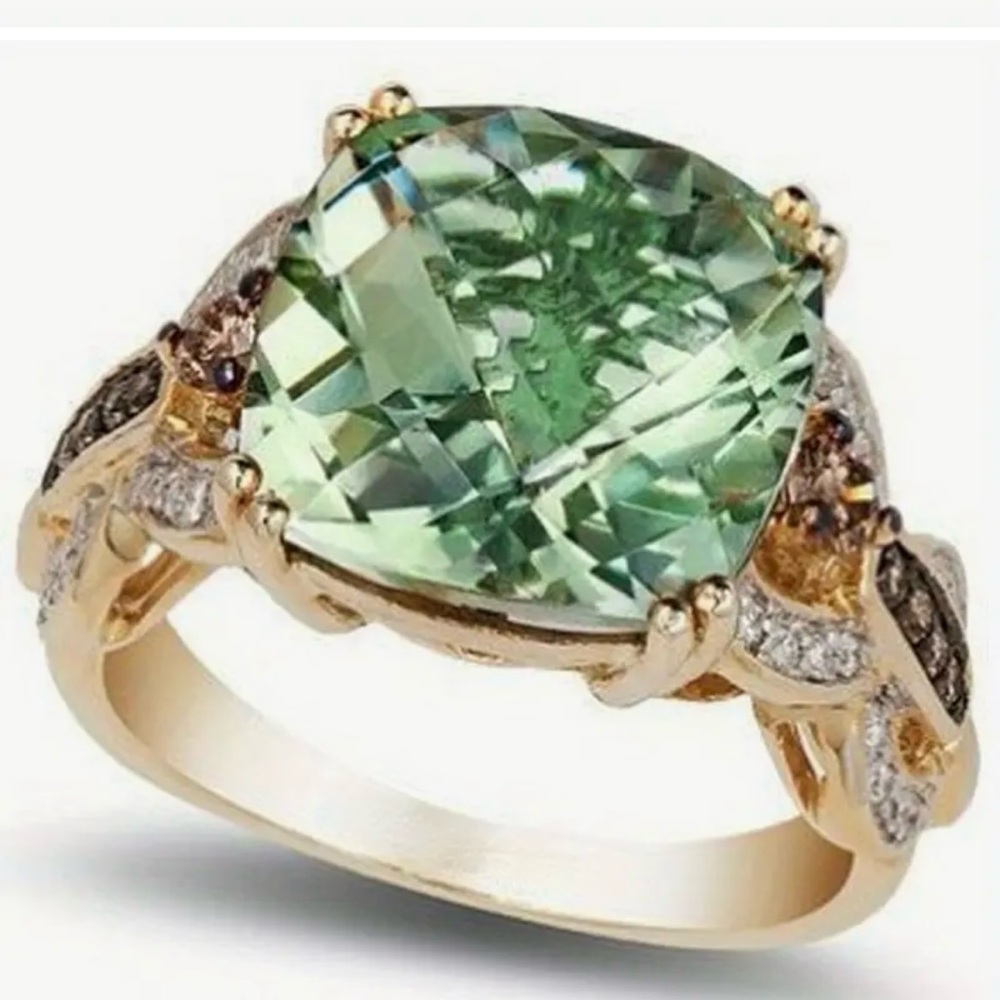 Elegant Gold tone and Green Gemstone Ring